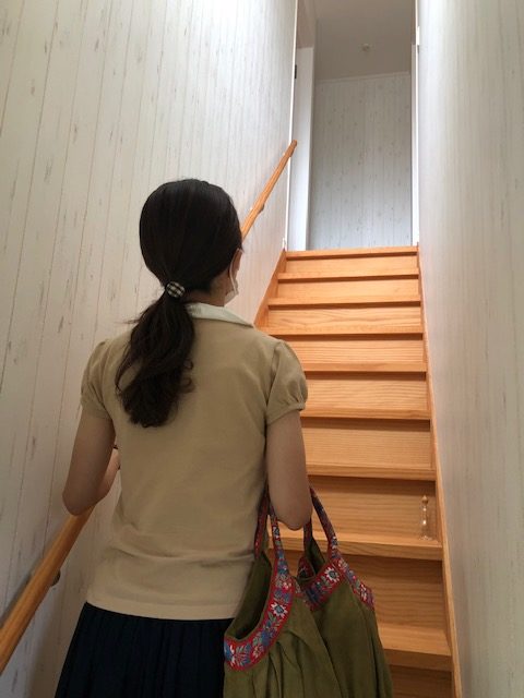 サロンは2階にあります。